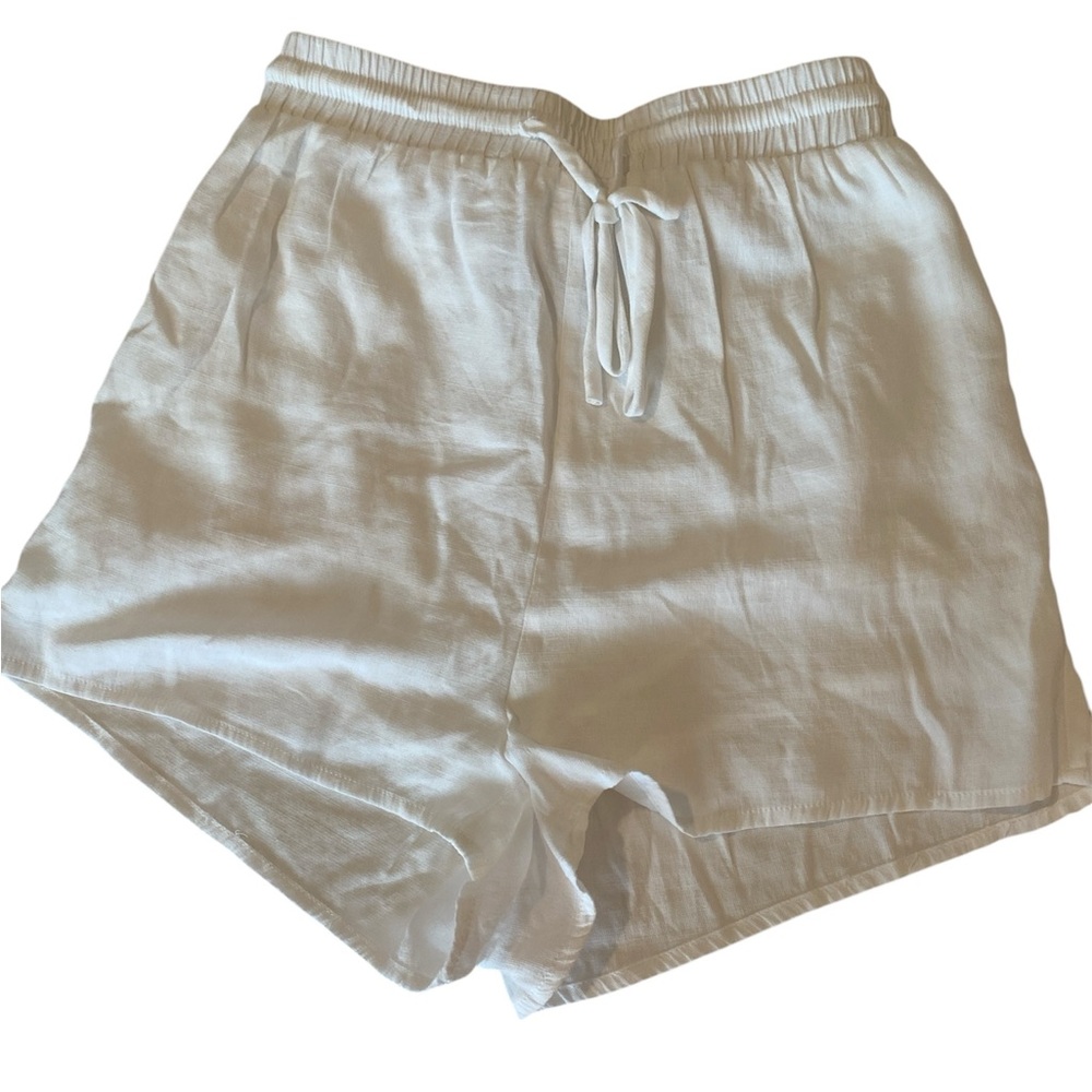 Princess Polly white shorts. Size 4
